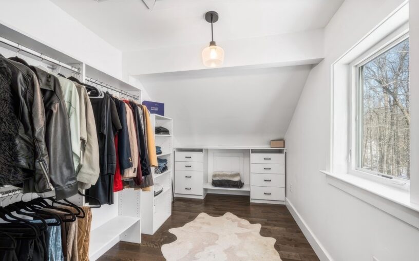 Walk-In Closet OSR Building & Design